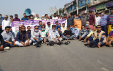 ঝিনাইদহে দুই সাংবাদিকের নামে মামলা : প্রতিবাদে সমাবেশ ও মানববন্ধন