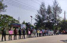 বশেমুরবিপ্রবিতে বিভাগ একত্রীকরণের দাবিতে মানববন্ধন-অবস্থান কর্মসূচি