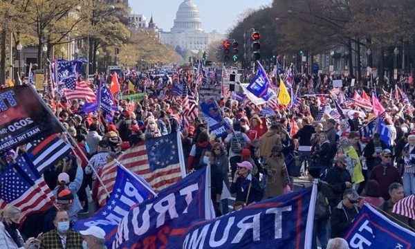 বাইডেনের বিয়জকে প্রত্যাখান করে ওয়াশিংটনে ট্রাম্প নেতা-কর্মীদের বিক্ষোভ