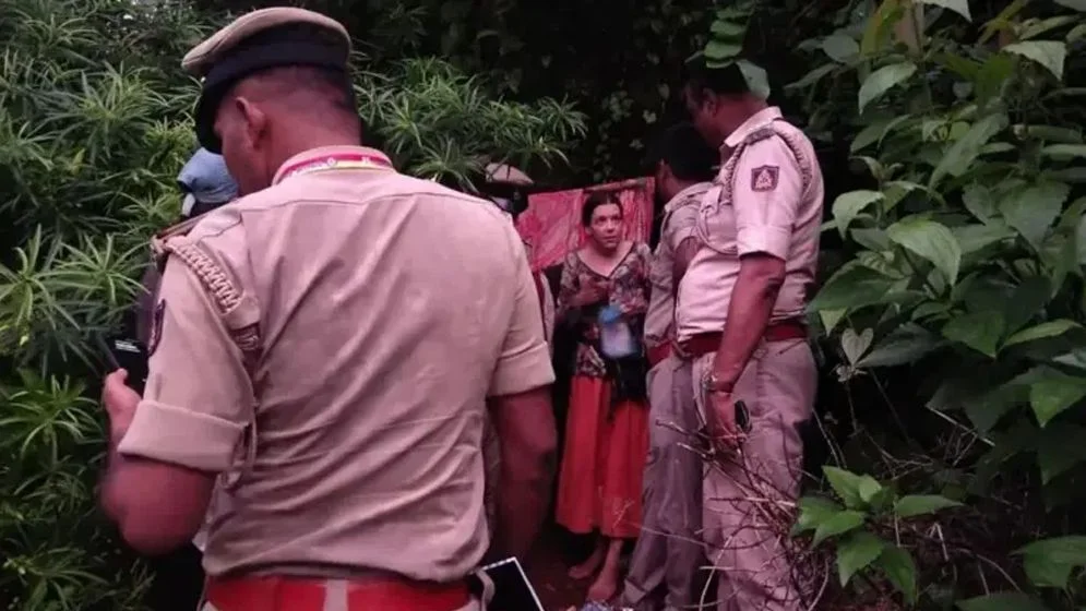 সেই রুশ নারীকে ঘিরে রহস্য: ভারতের গুহা থেকে উদ্ধার