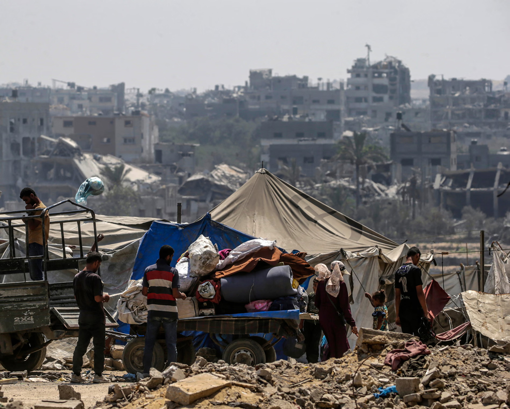 গাজায় ইসরায়েলি সেনাদের সাঁজোয়া যানে বোমা হামলা