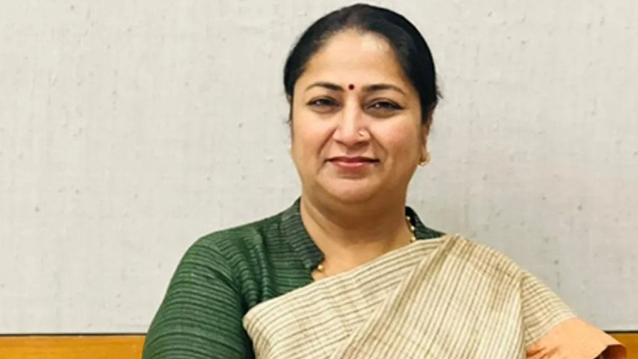 দিল্লির মুখ্যমন্ত্রীর ওপর হামলা, আটক ১