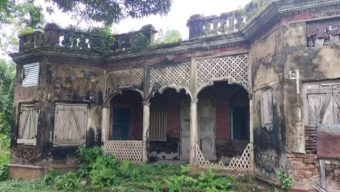 Yashirin kamera plyaj kabinasi porno Evelina Bledans yalangoch