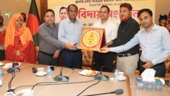 সিসিকের প্রধান রাজস্ব কর্মকর্তা মতিউর রহমান খানকে বিদায় সংবর্ধনা