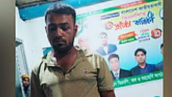 জাল টাকা দিয়ে কেনাকাটা করে কৃষকদল নেতা আটক