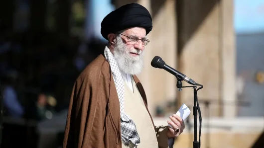 ইসরায়েলের প্রতি সমর্থন ত্যাগ না করলে যুক্তরাষ্ট্রের সঙ্গে সহযোগিতা নয়: খামেনি